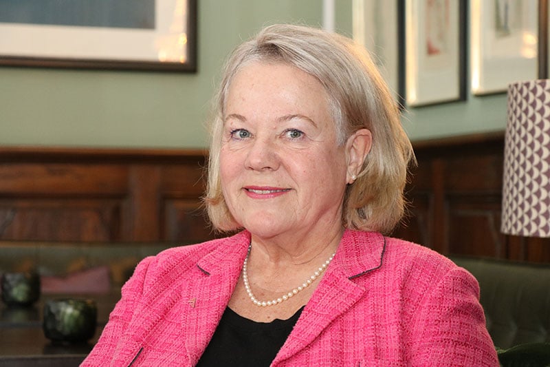 Deine Expertin für Finanzstrategie & Altersvorsorge